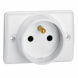 Prise de courant avec terre pour plinthe - 2P + T - 16 A - Blanc - LEGRAND - Prises - BR-825379